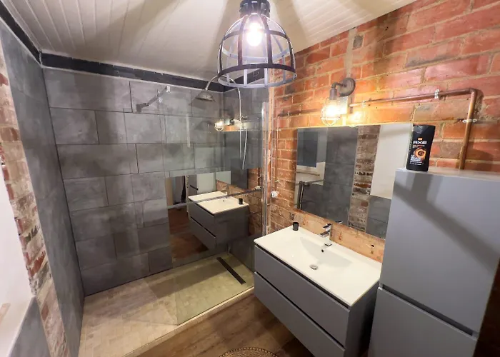 Individuelle 4 民宿 *